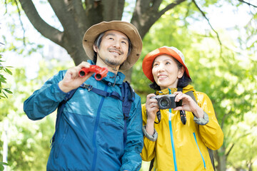 山を楽しむミドル夫婦