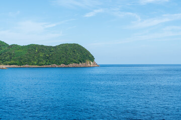 熊野市海岸の青い海と緑の岬