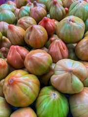 Halve rape big tomatoes 