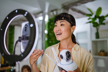 Japanese blogger record video tutorial about cctv security camera