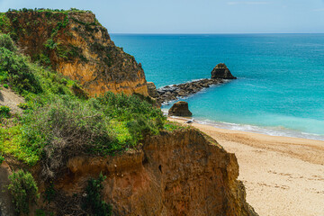  Plaża Praia da Rocha w Portugalskim mieście  Portimão nad Oceanem Atlantyckim. © Franciszek