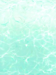 透明感のあるブルーグリーンの水面イメージの手描きイラスト　縦