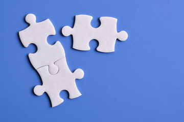 Obraz premium Three white pieces of jigsaw for business partner connection concept