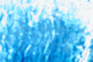 激しい雨が打ちつけ流れ落ちる窓ガラス越しの青白く潤む冷たいテクスチャー