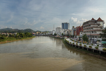 Fototapeta premium Bang Giang river flowing through Cao bang city in northern Vietnam