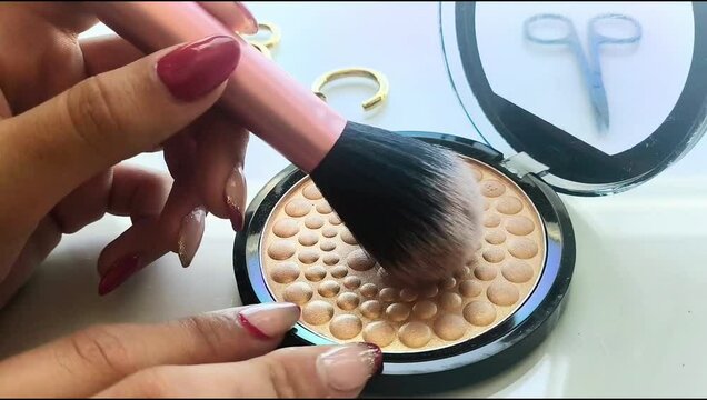 Maquillarse para salir de fiesta