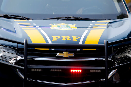 police car description detail - in Portuguese: policia rodoviaria federal