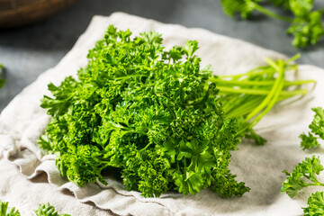 Organic Raw Green Curly Parsley Sprigs