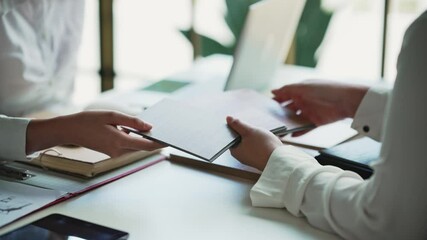 interior designer discussing on wood material for the laminate in office