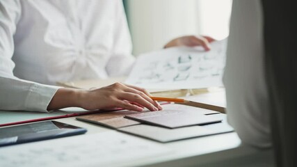 interior designer discussing on wood material for the laminate in office