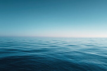 Obraz premium Calm ocean meets a pale sky