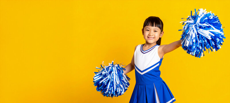 チアリーディングを踊っている少女。応援。コピースペース。（A girl dancing cheerleading. Cheering. Copy space.）
