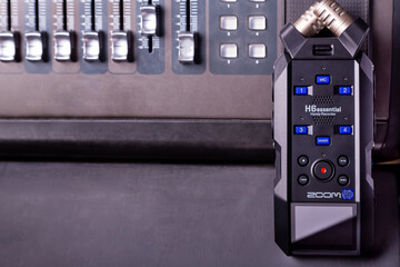 zoom h6 essential sound recorder at the remote control