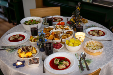 Nakryty stół Bożo-narodzeniowy