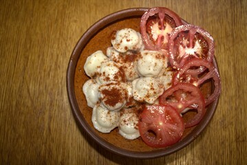  Dumplings in clay bowl