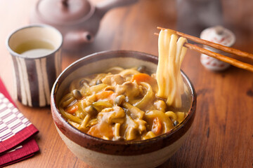 【カレーうどん】身体も心も温まる嬉しいたっぷり具材のカレーうどん。