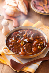【ビーフシチュー】ごろごろ大きな牛すね肉をコトコト煮込んだビーフシチュー。