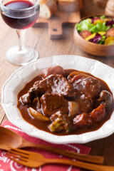 【ビーフシチュー】ごろごろ大きな牛すね肉をコトコト煮込んだビーフシチュー。