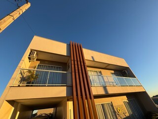 construção sobrado com detalhe arquitetônico 