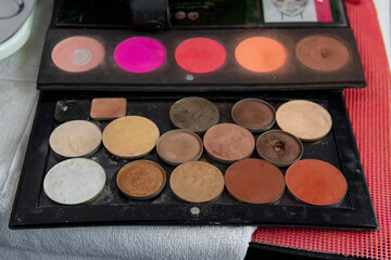 Professional makeup palette: a range of vibrant and natural shades