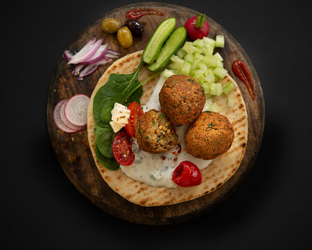 Falafel, hummus & veggies wrap