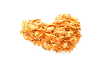 fried red onions, Crispy fried onions in a white bowl are fried to a golden brown color. Benefits of Shallots prevent heart disease Help reduce fat in blood vessels.