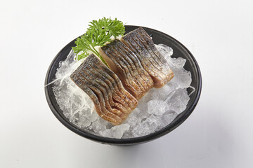 Slices of saba sashimi served on bed of ice in black bowl, garnished with fresh parsley and shredded daikon radish, showcasing fresh and appetizing presentation