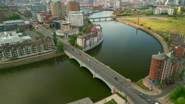 Ultra-wide advancing aerial video of Queen's Bridge, the passing traffic and the River Liffey in Belfast, Northern Ireland in the UK. Produced in 4K, 60 frames per second and with Rec709 color.