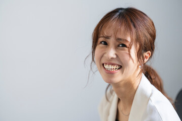 仕事をする女性