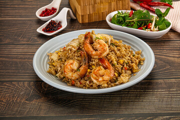 Vietnamese fried rice with prawn and squid Kom Ran