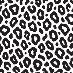 Leopard print pattern with bold black spots white background, creating stylish and modern look © Pakpong