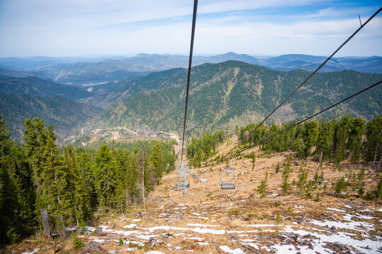  A ski lift to Mount Kokuya at the Teletskoye ski resort. A ski cable car carries tourists in Altai, Russia.