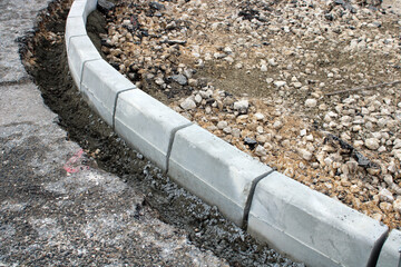 Aménagement de route, allée, trottoir, travaux de voirie, pose de bordure