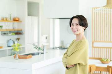 笑顔のミドルの主婦