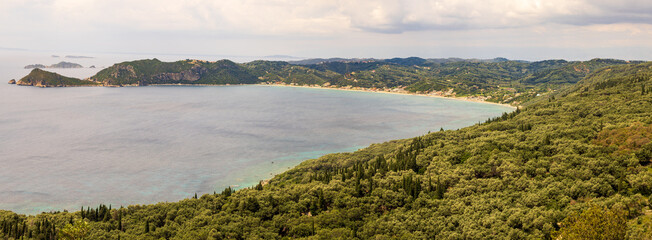  Panoramablick auf die Bucht von Agios Georgios