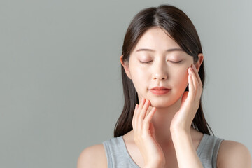 女性　ビューティー　スキンケア