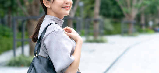 女性