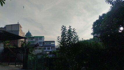 Obraz premium time lapse of clouds over city