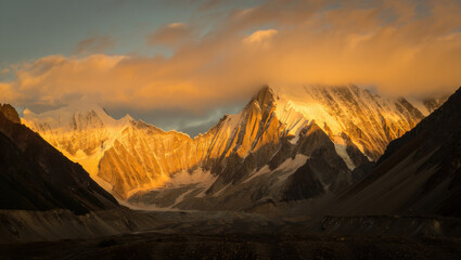 Naklejka premium Golden Sunrise with Himalayan Mountains.