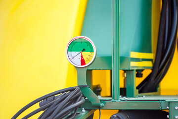 A green and yellow gauge with a red, yellow and green scale