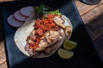 taco campechano, carne asada y chorizo o longaniza