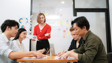 Young beautiful caucasian businesswoman presenting marketing strategy by using mind map, graph while answering questions with confident. Teamwork, brainstorming, discussing concept. Immaculate.
