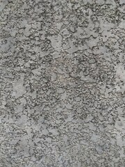 古くて汚れた白い石塀