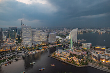 Obraz premium 日本の神奈川県横浜市みなとみらいの夜景