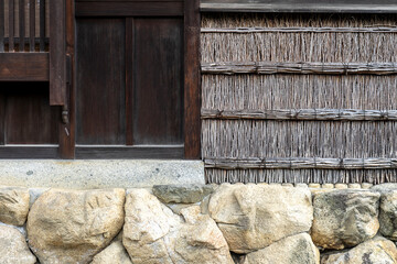 Many old houses in Japan are built of wood.
