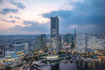 Obraz premium 日本の神奈川県横浜市みなとみらいの夜景