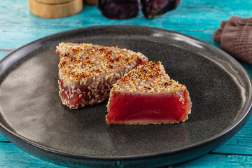 Tuna tataki with sesame seeds