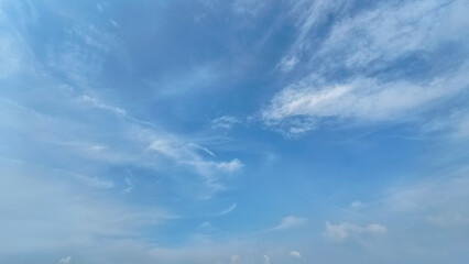 Fototapeta premium Expansive Sky Vista with Wispy Cloud Formations in Soft Azure Blue Hues Panorama