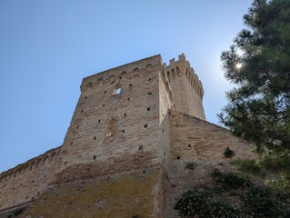 Il castello di Montefiore nelle Marche