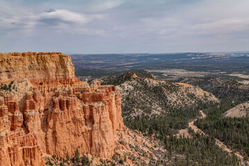Paria View, Bryce Canyon National Park, Utah. Claron Formation, White limestone member, Pink member; mudstone, sistone, sandstone; picturesque cliffs, columns, spires, and pinnacles.	


